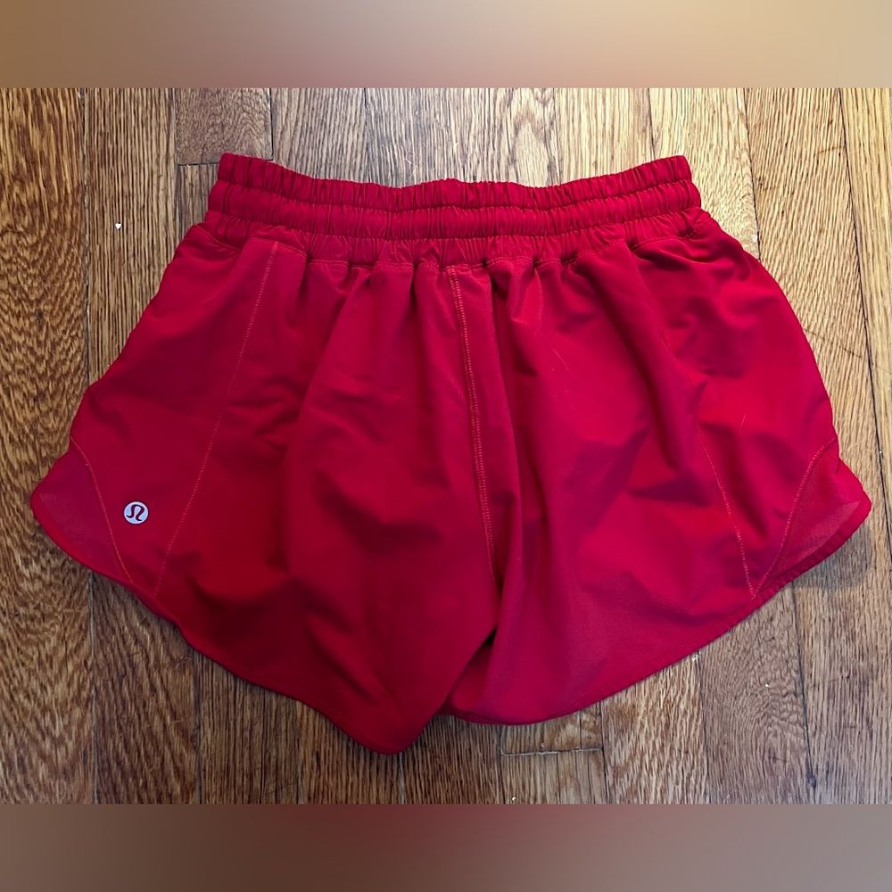 LULULEMON - Hotty Hot Low Rise 4” Shorts